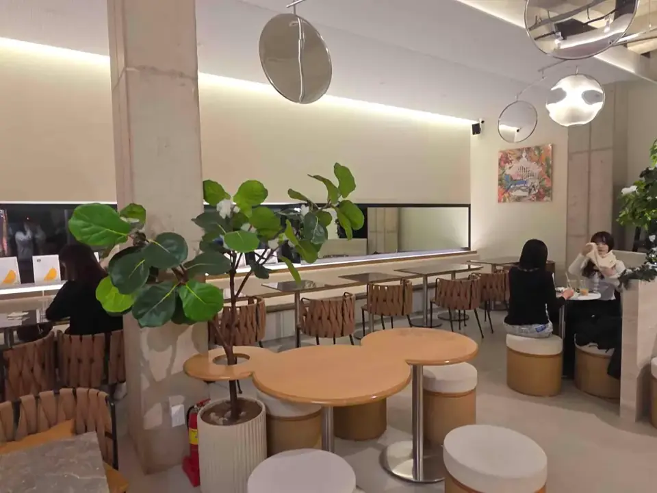 Forest Seongsu Café 店内环境
